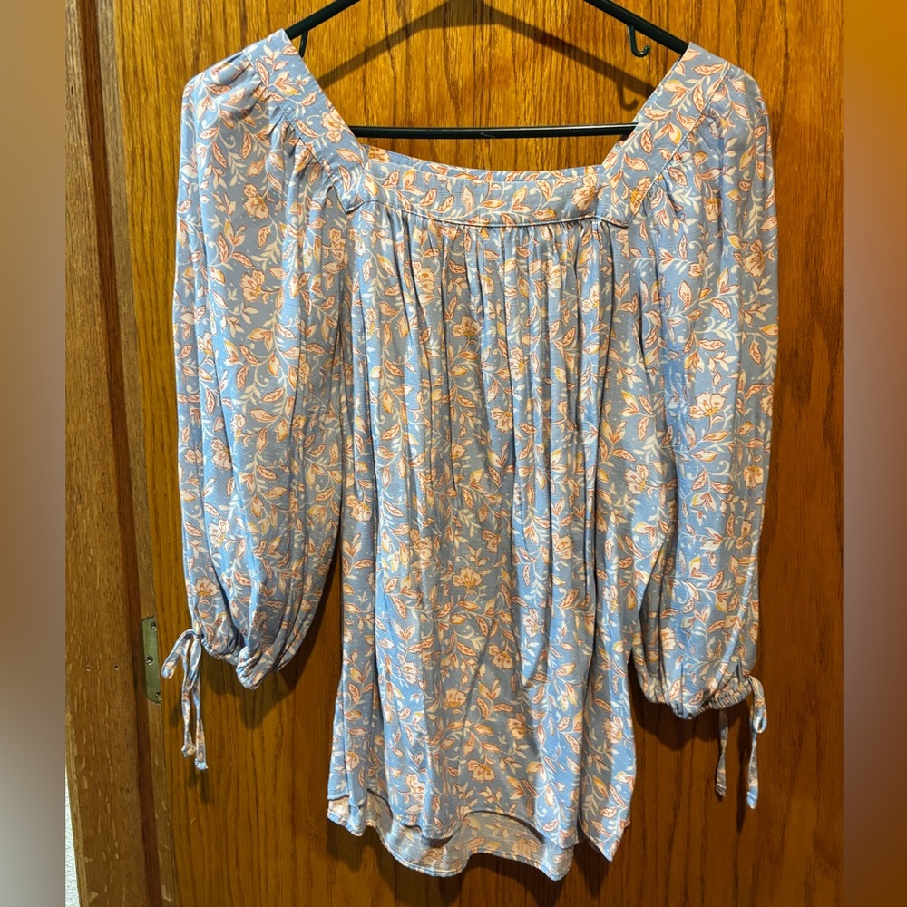 Women’s flowered Lauren Conrad top
